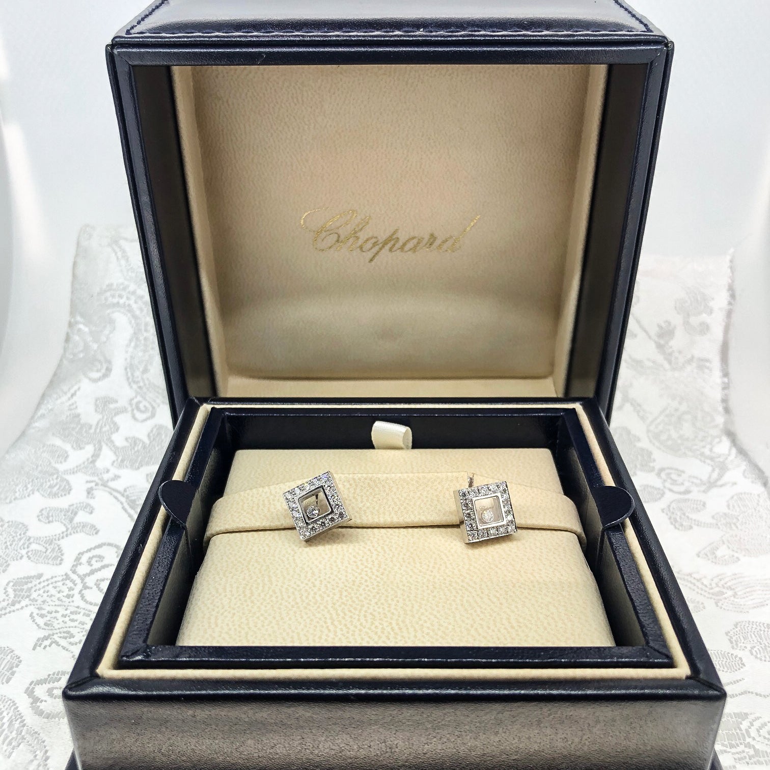 NEW CHOPARD HAPPY DIAMONDS EARRING 839769-1002 18kt WHITE GOLD & DIAMONDS  SILVER